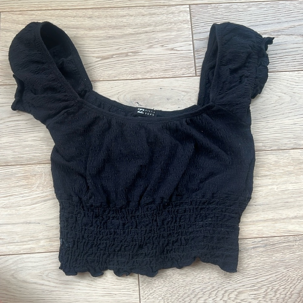 Billabong black ruched top with adorable puff sleeves
